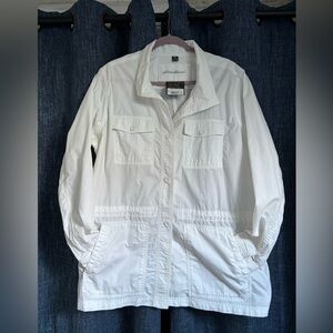 Brand new women’s Eddie Bauer lightweight barn jacket.